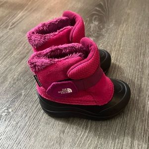 The North Face Toddler Alpenglow II Boots Suede Pull-On Pink Size 8 gently used